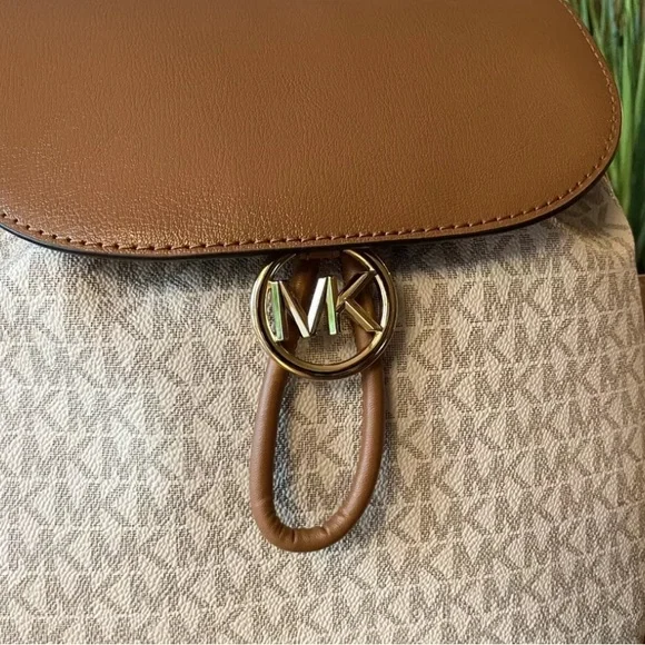 - michael kors backpack - Picture 3 of 8